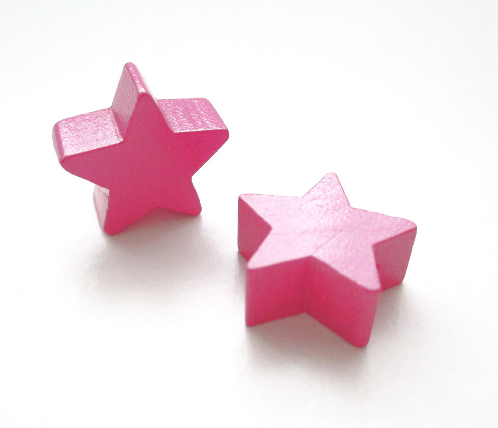 perle étoile en bois rose foncé pour attache tétine