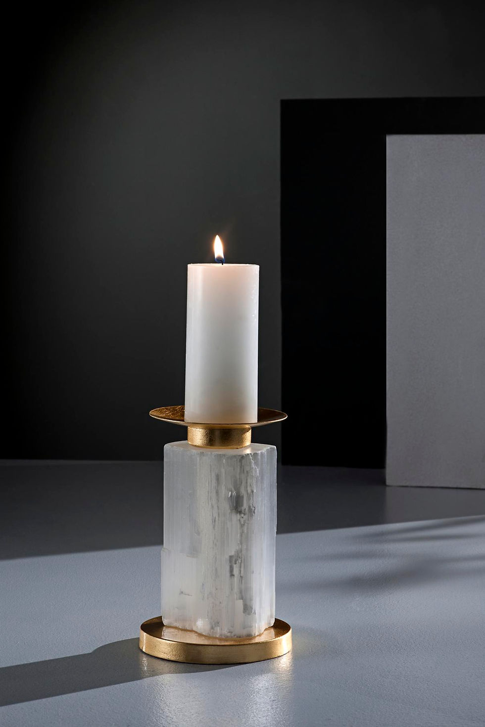 Miniatura: Natural Stone Cedro Candleholder with a candle