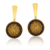 des boucles d'oreilles