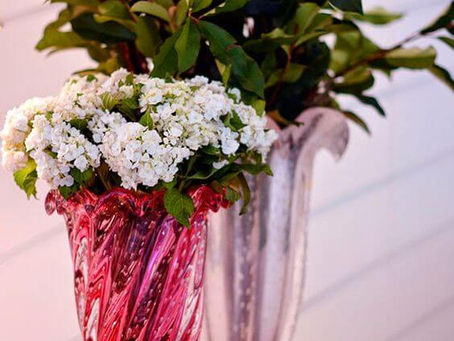 How to combine flower arrangements with different types of vases