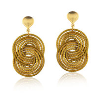 des boucles d'oreilles
