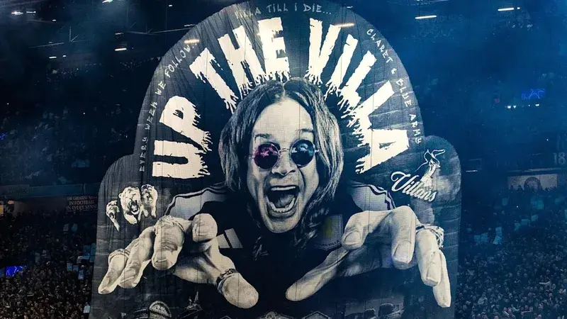 Imagem mostra mosaico feito pela torcida do Aston Villa homenageando Ozzy