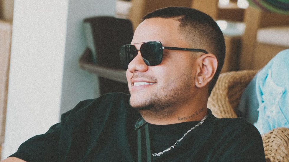 Las buenas canciones se construyen, no se hacen de la noche a la mañana -FÉNIX THE PRODUCER.