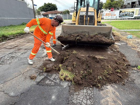 RUA PADRE DEHON, NO BOQUEIRÃO, COMEÇA A SER REVITALIZADA