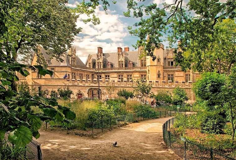 hotel-de-cluny-187866_edited.jpg