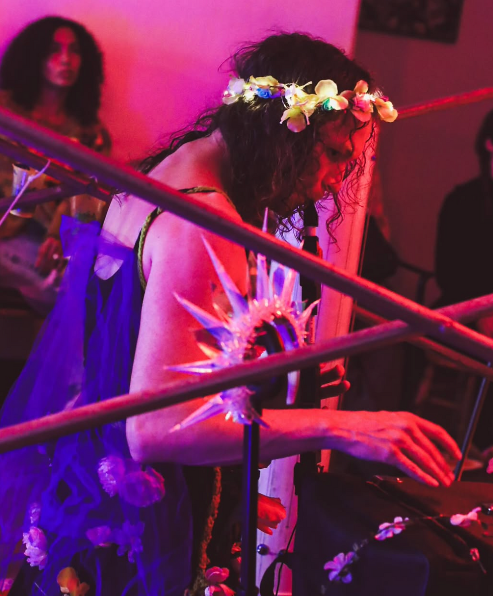 AVANT GARDE DRAG PERFORMANCE THANG