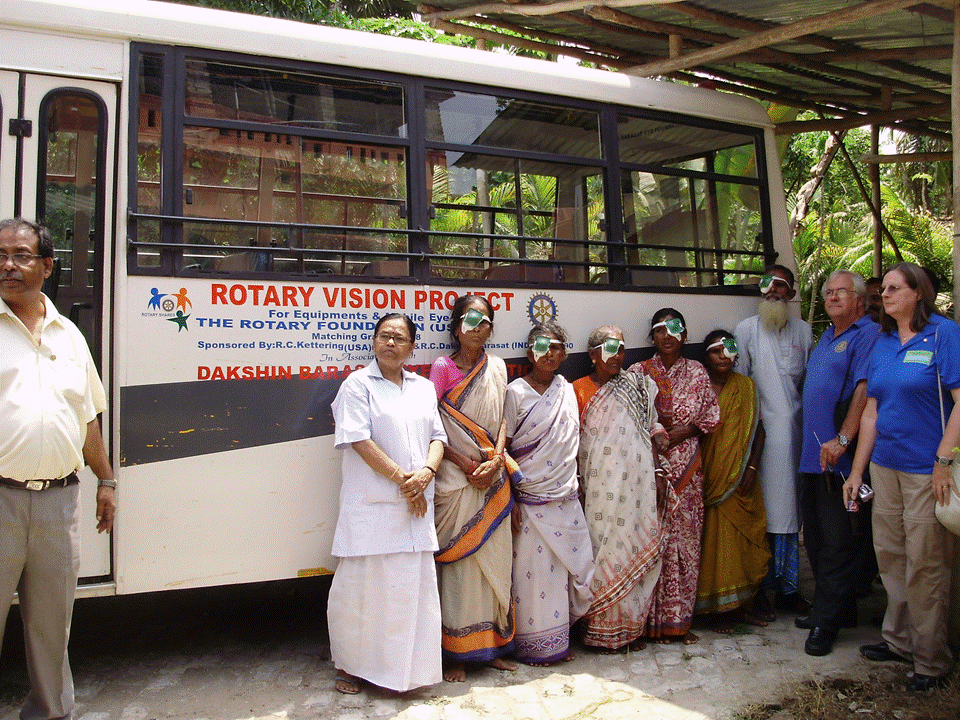 Patients and staff ready to board an Eye Bus