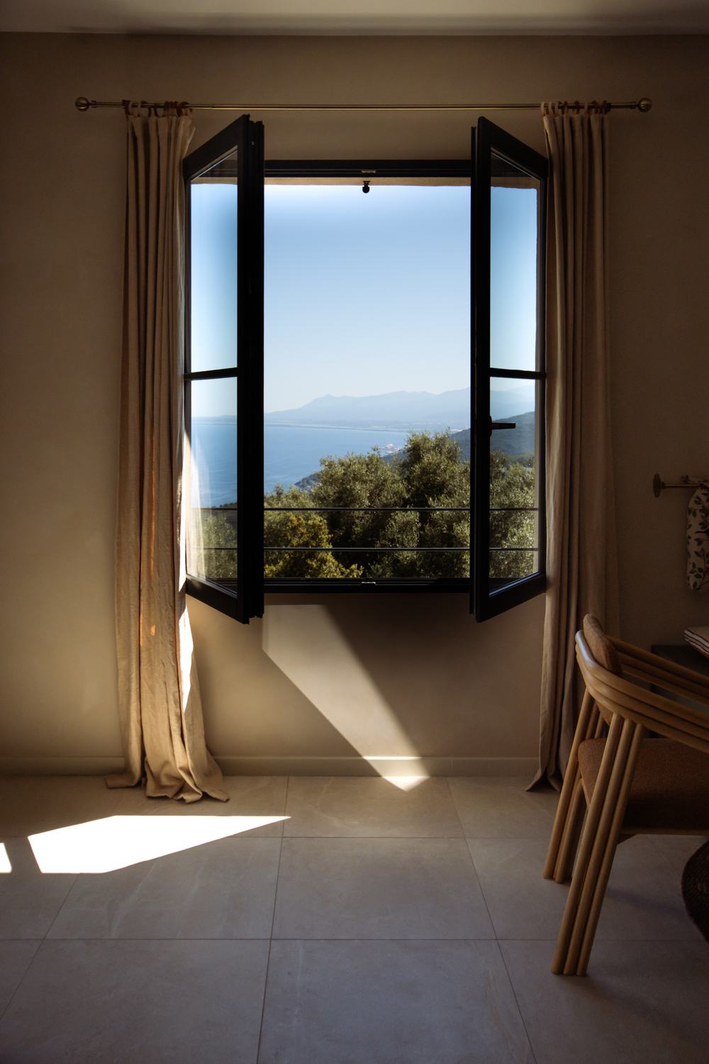 Fenêtre ouverte sur la mer