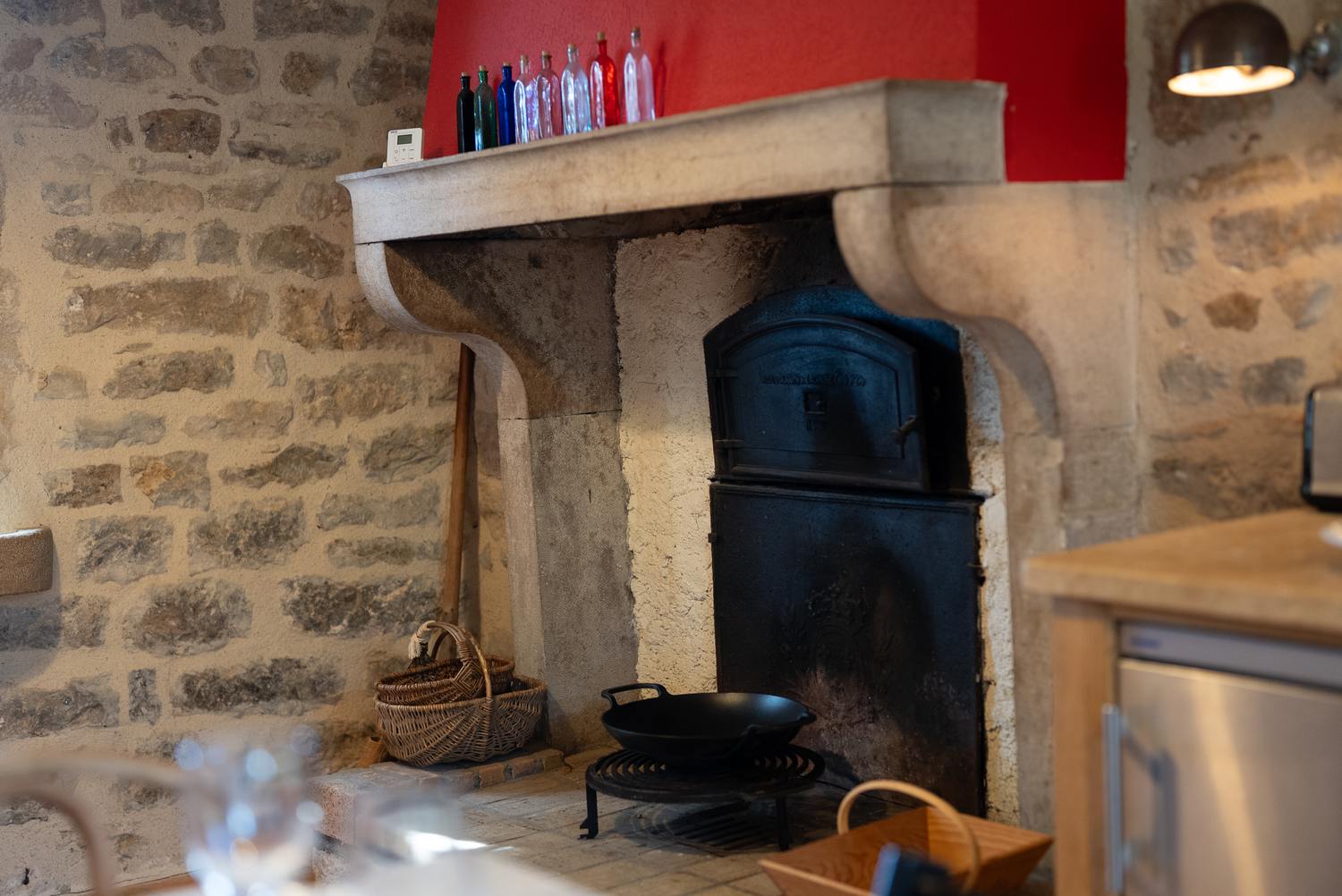 La cheminée de la maison principale