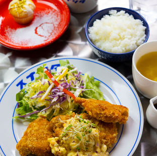 スパイシーなカレーと個性的な季節限定メニュー