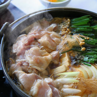 創業100年鳥料理専門店の名物すき焼きタイプの鳥鍋