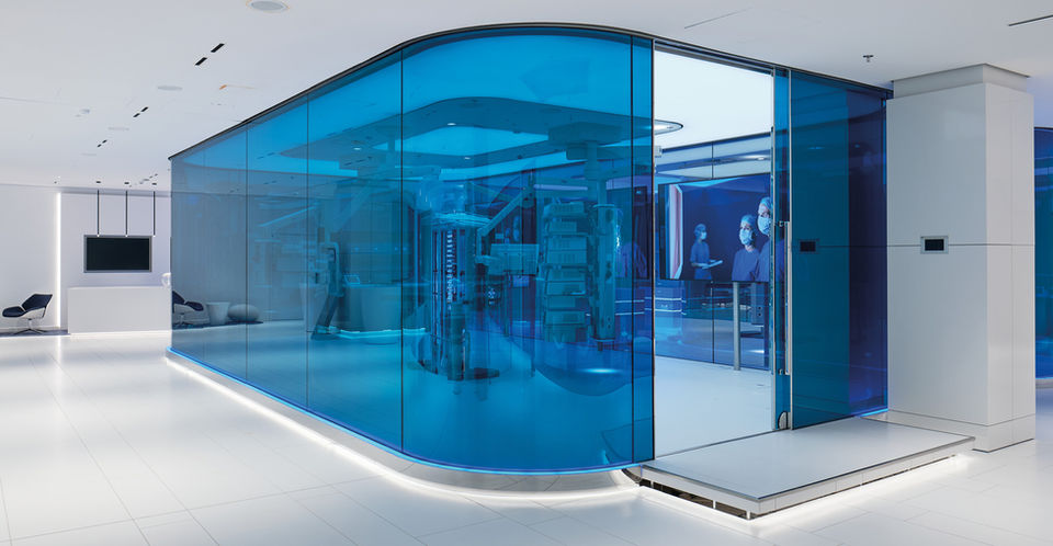 Kabinentechnik mit gebogenem Glas im Olympus-Campus-Hamburg_Fotocredits-Christian-Kretschmar-for-JOI-Design