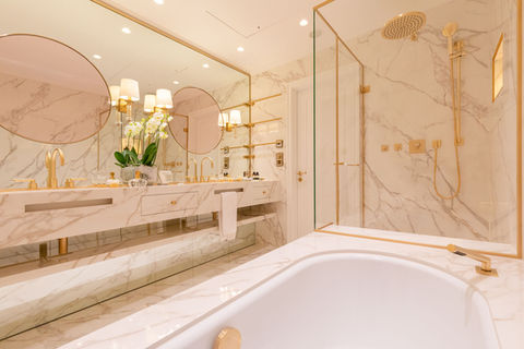 Badezimmer einrichtung mt  Badewanne