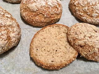 Vegane und glutenfreie Körnerbrötchen