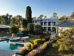 Heritage villa in Bir Billing with pool and mountain views at Moonshine Villa