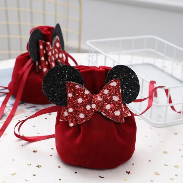 Thumbnail: Velvet gift bag with bow