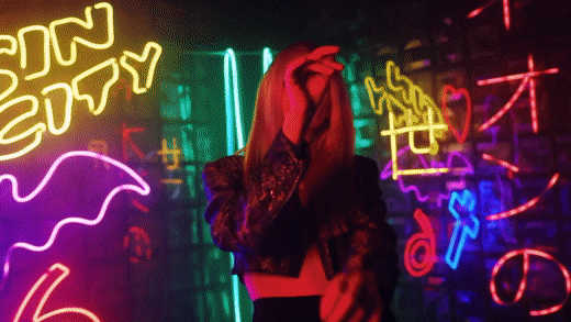 Kиберпанк_by_Aim_To_Head_Official_Model_Merissart (1).gif