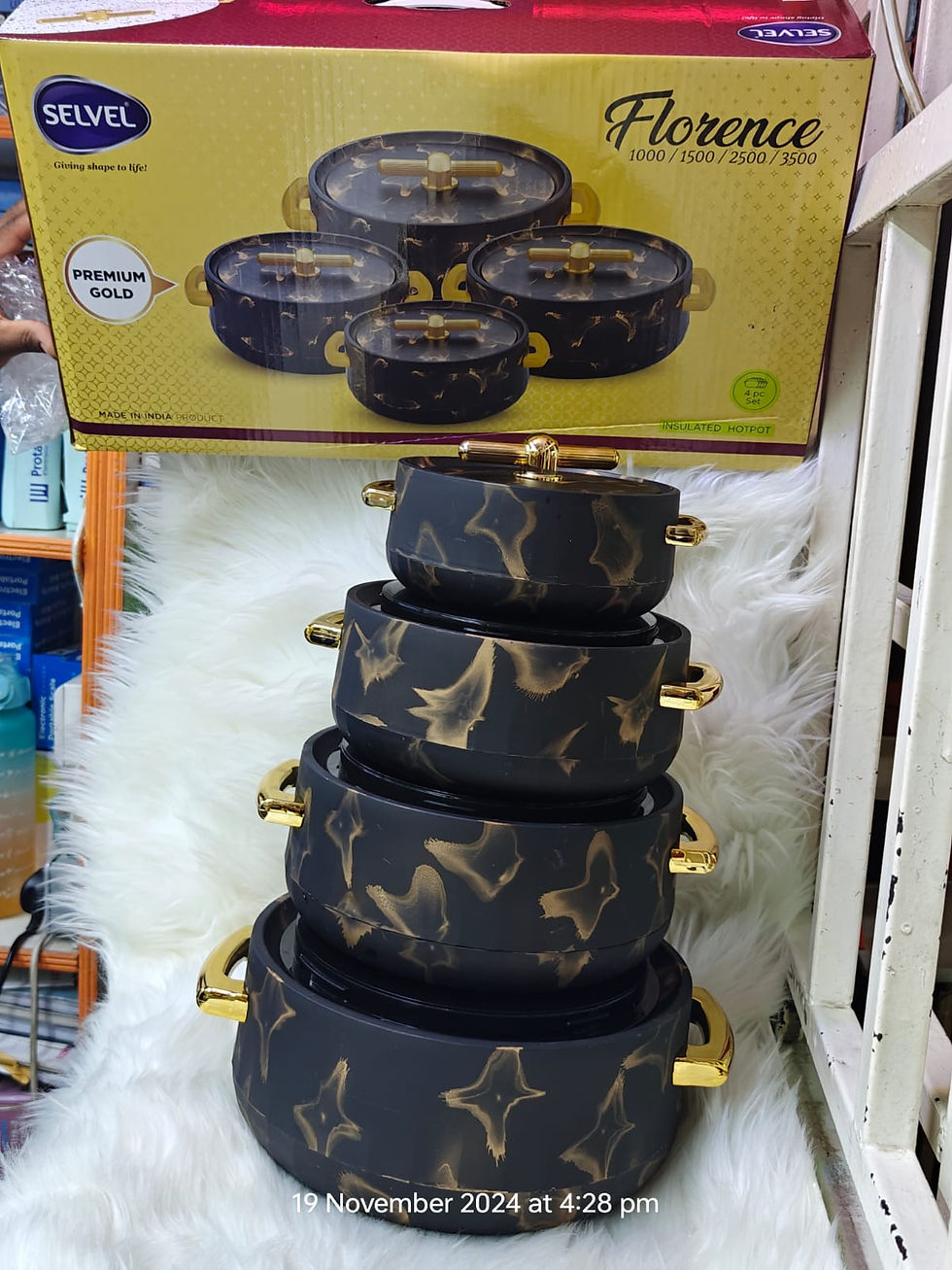 Black and gold cookware set; Leks Kitchenware