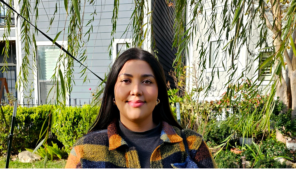 Lindsay Headshot.png