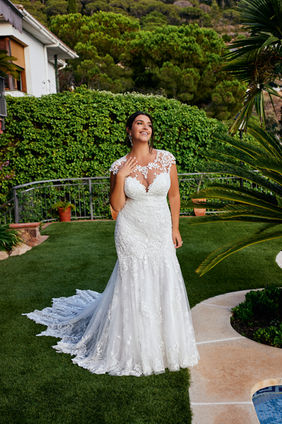 plus size lace fitted wedding dress fishtail