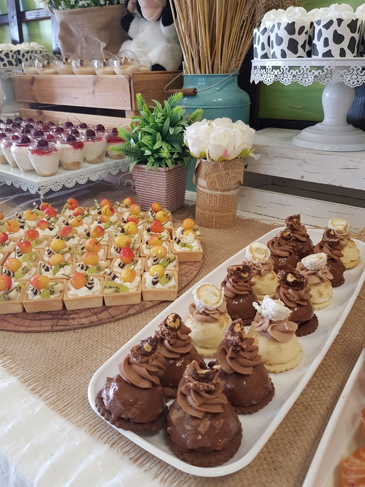 שולחן מעוצב לעסקים