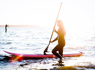 Mädchen auf SUP