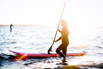 Mädchen auf SUP