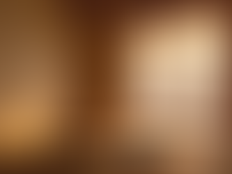 雪景色の外、温かい和室、低い四角のテーブル、湯気の立つコーヒーカップ、