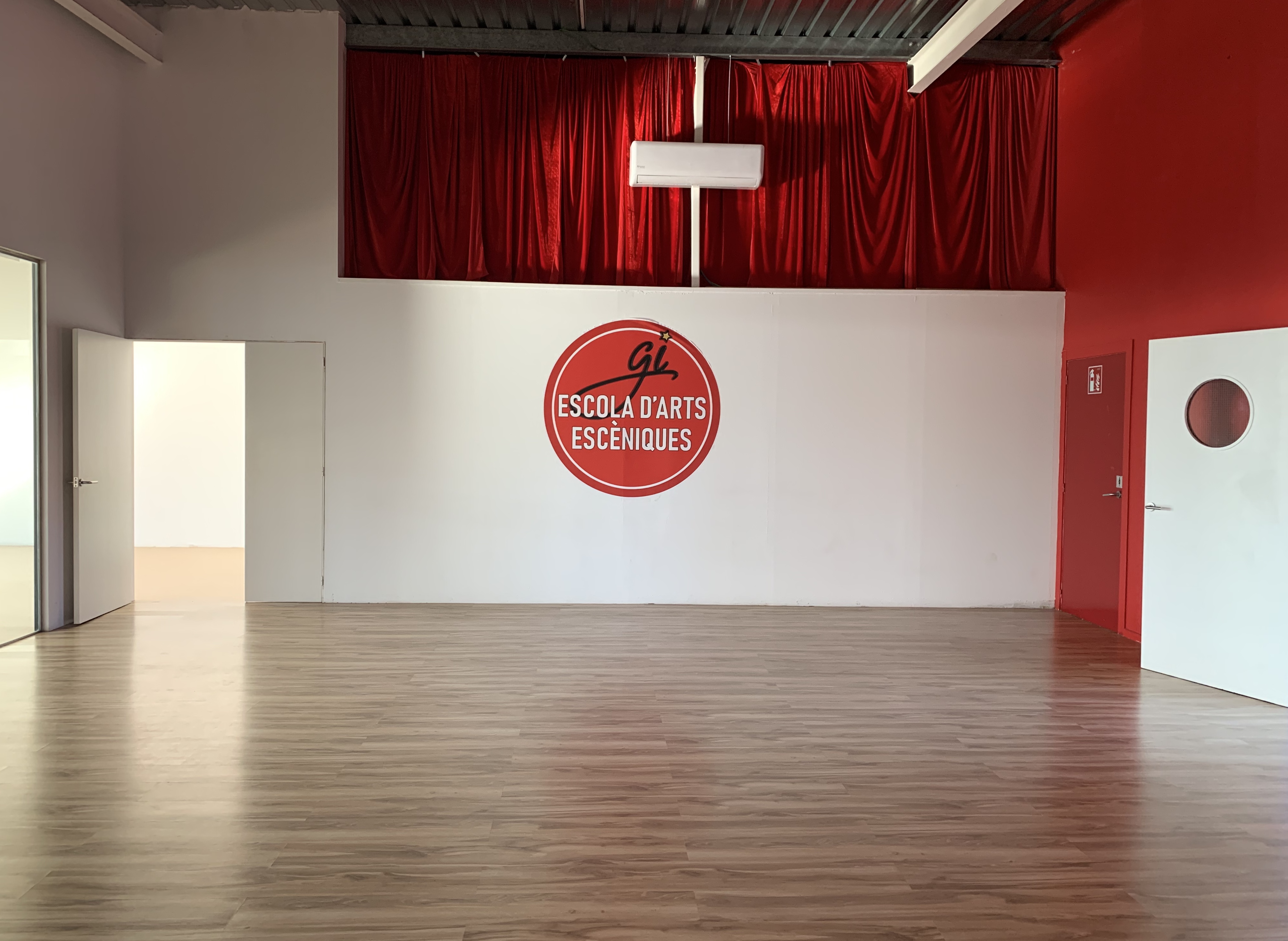 Gi Escola d'Arts Escèniques — foto oficial de la escuela