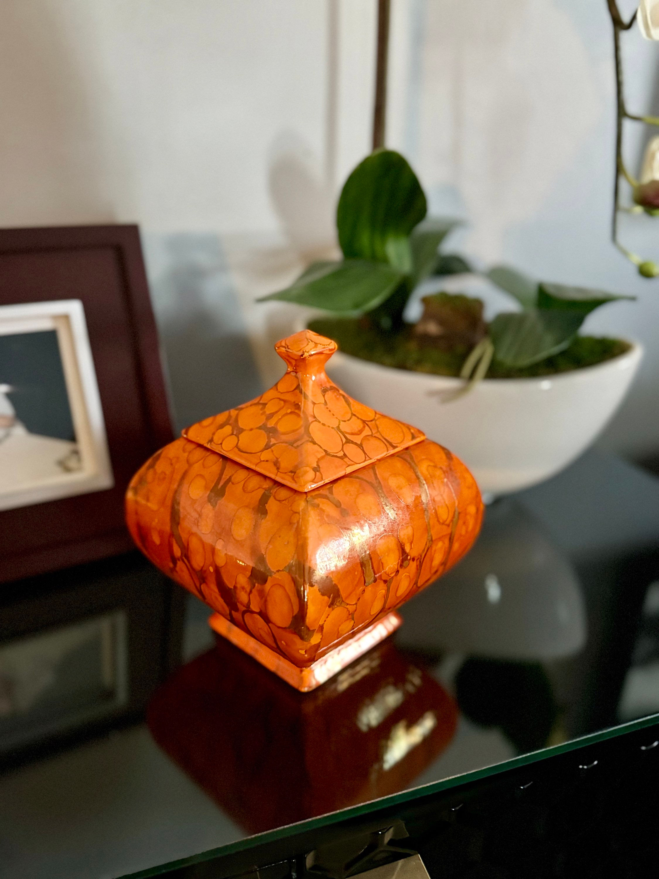 Decor and Wicks candle shop