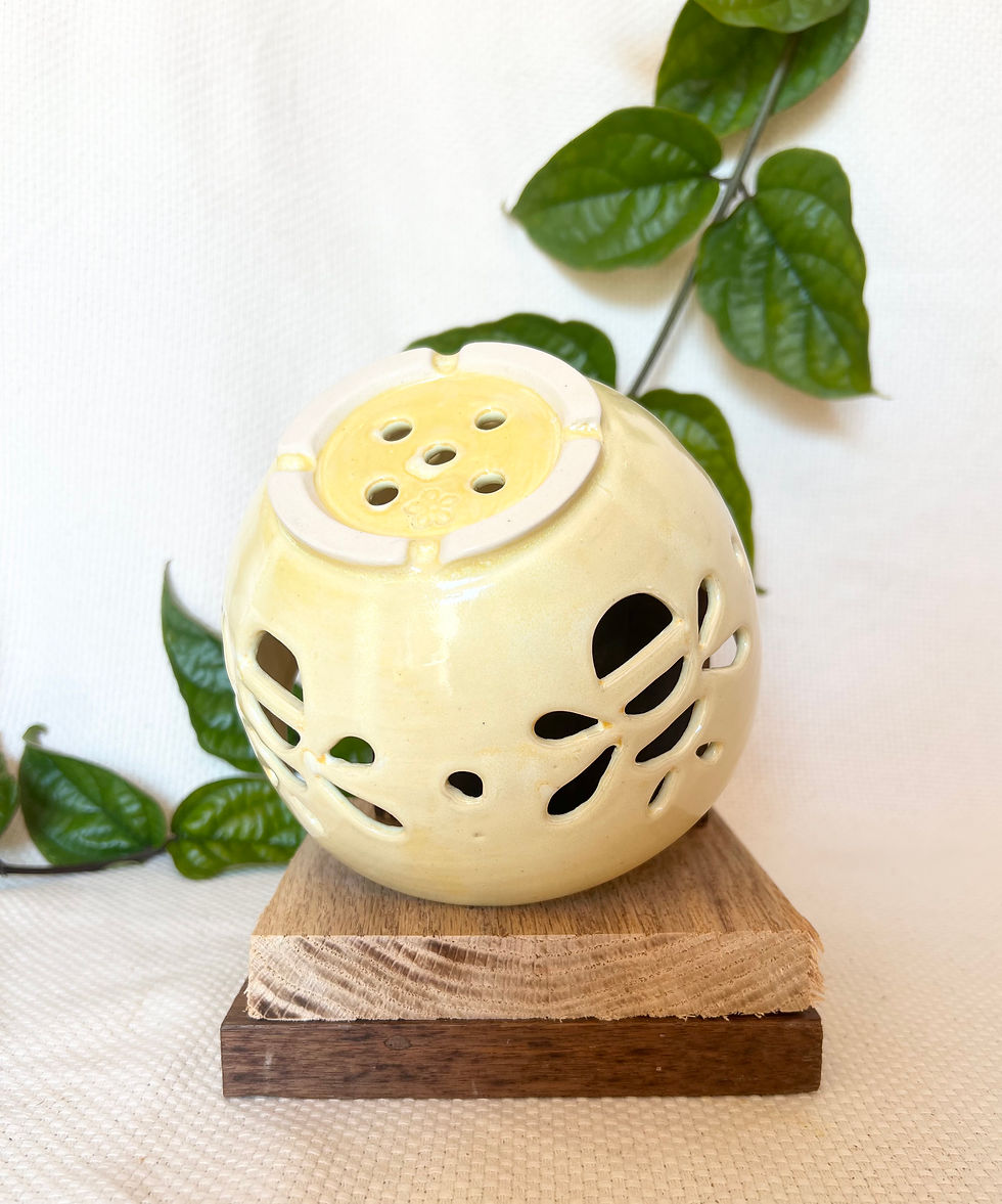 Thumbnail: Bee colander