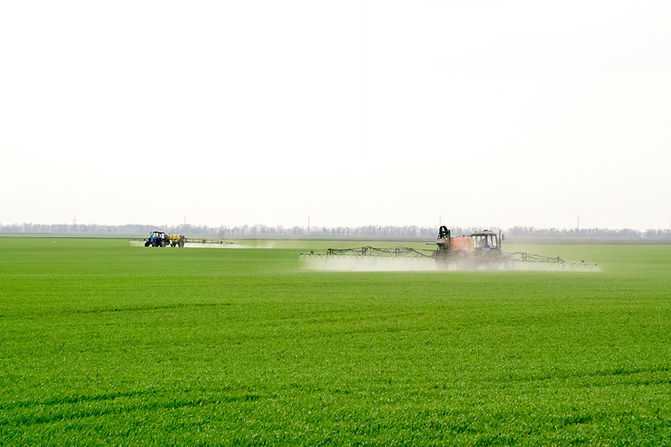 tractor-with-spray-device-finely-dispersed-fertilizer.jpg