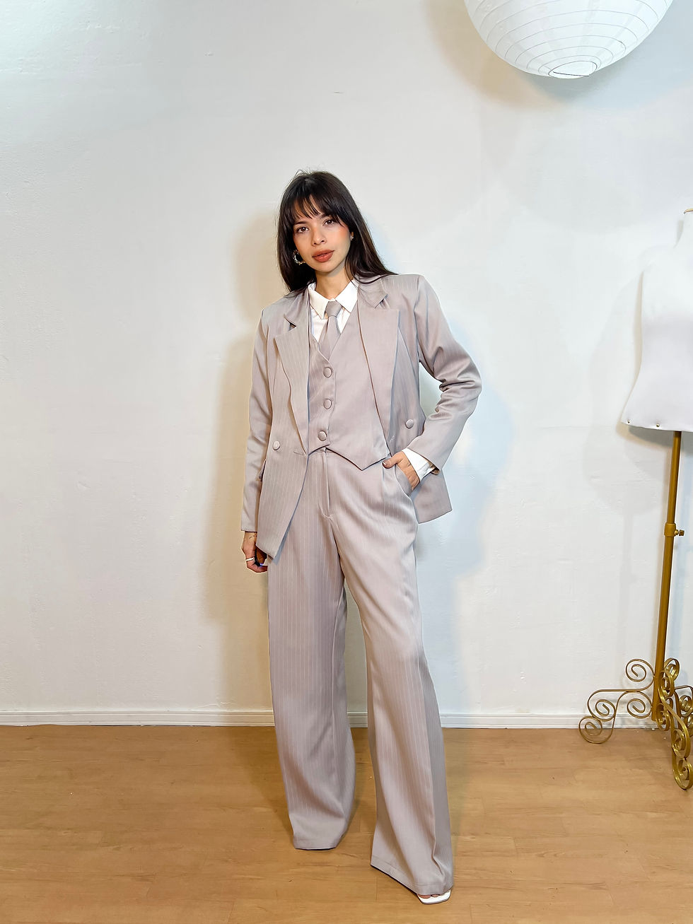 Calça Alfaiataria Pantalona Risca de Giz Cinza