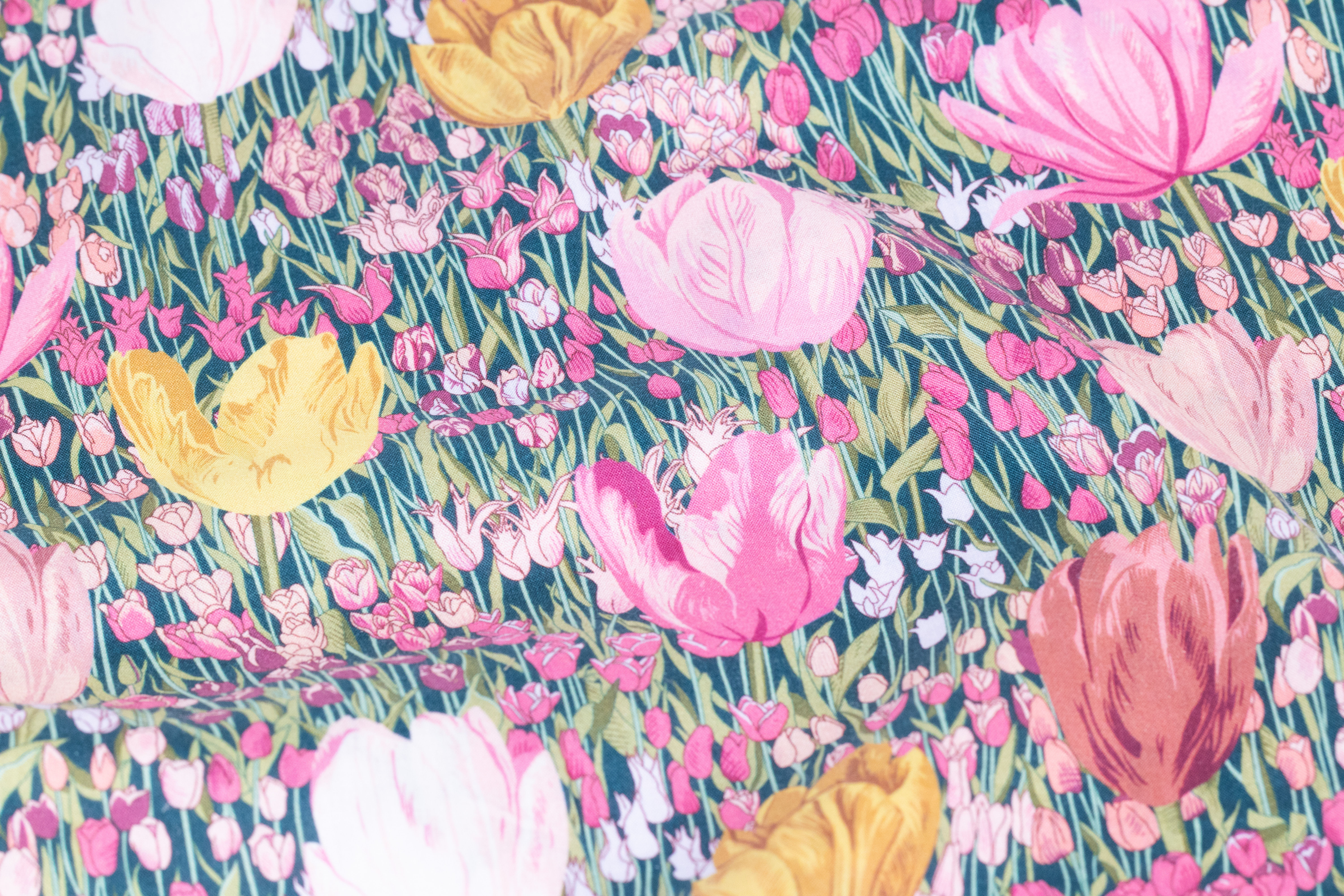 Tissu Liberty Tana Lawn Amalia Tulip - T3134 B     x 25 cm