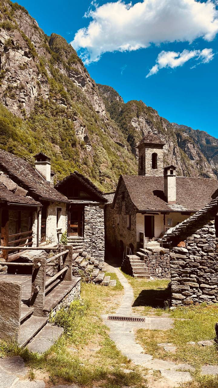 Dorf Foroglio mit ursprünglichen Rusticos