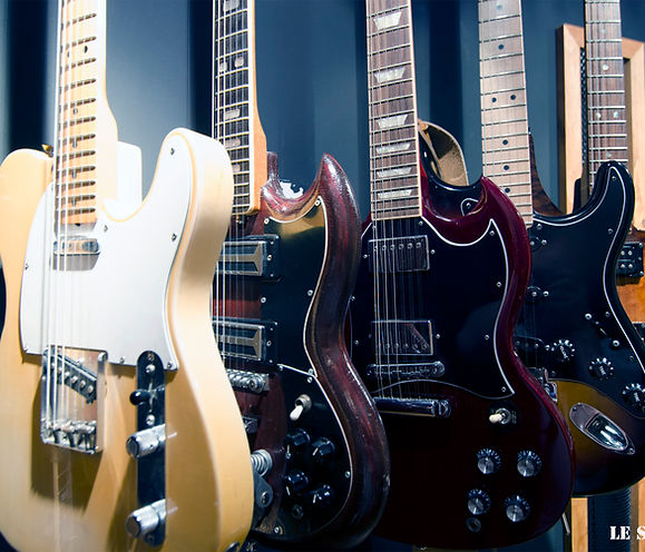 telecaster,vintage guit,stratocaster,sg,taylor,godin,gibson,lespaul.banjo,fender,precision,rickhenbaker,jazzbass,Martin,Guild