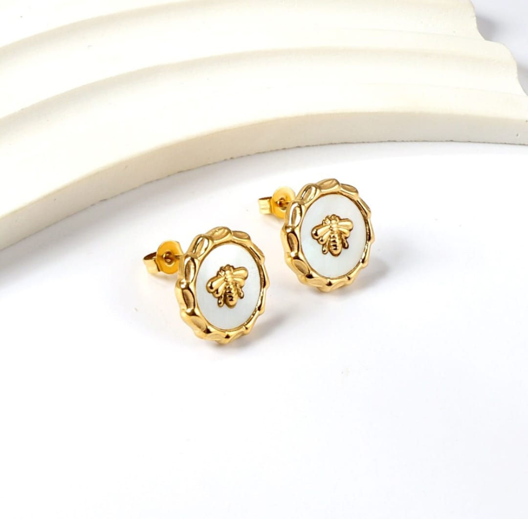 Stud earring with butterfly design. Waterproof earrings, hypoallergenic, Non-Tar