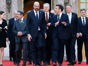 Sommet de Versailles sur l'Ukraine: "Macron se bidonnait, jubilait, c'était le festival de Cannes"