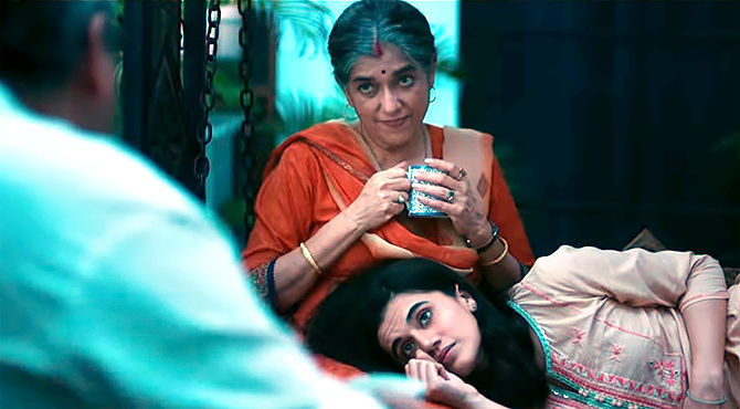 Ratna Pathak Shah plays the role of Tapsee Pannu's mother in Thappad. She is our quintessential Indian mother who sacrifices everything for her family and expects her daughters and daughter-in-laws to follow the suit.