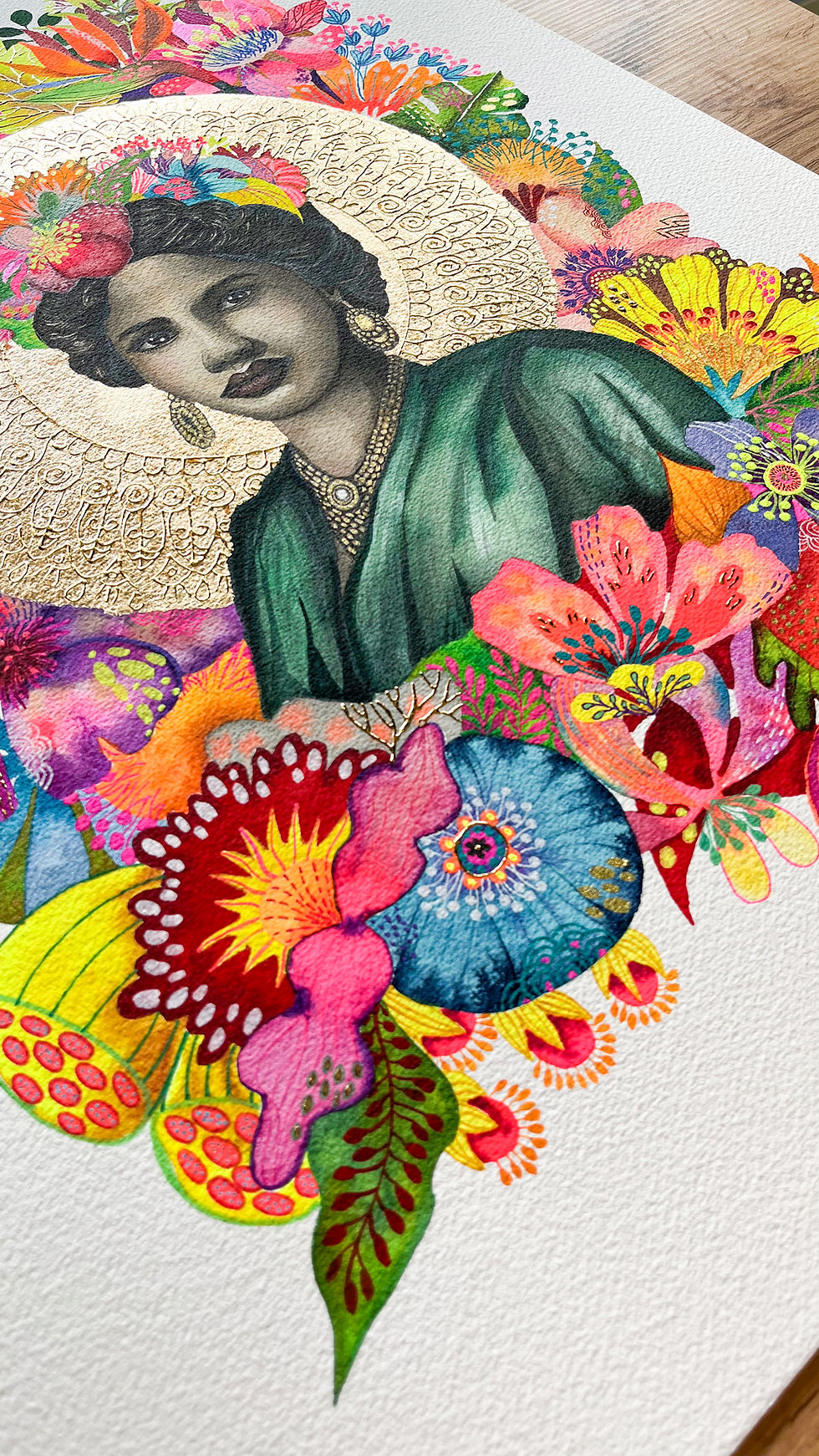 Thumbnail: Tableau aquarelle de Caroline Venencie, artiste peintre française d’art de luxe. L’icône d’une femme indienne s’élève parmi d