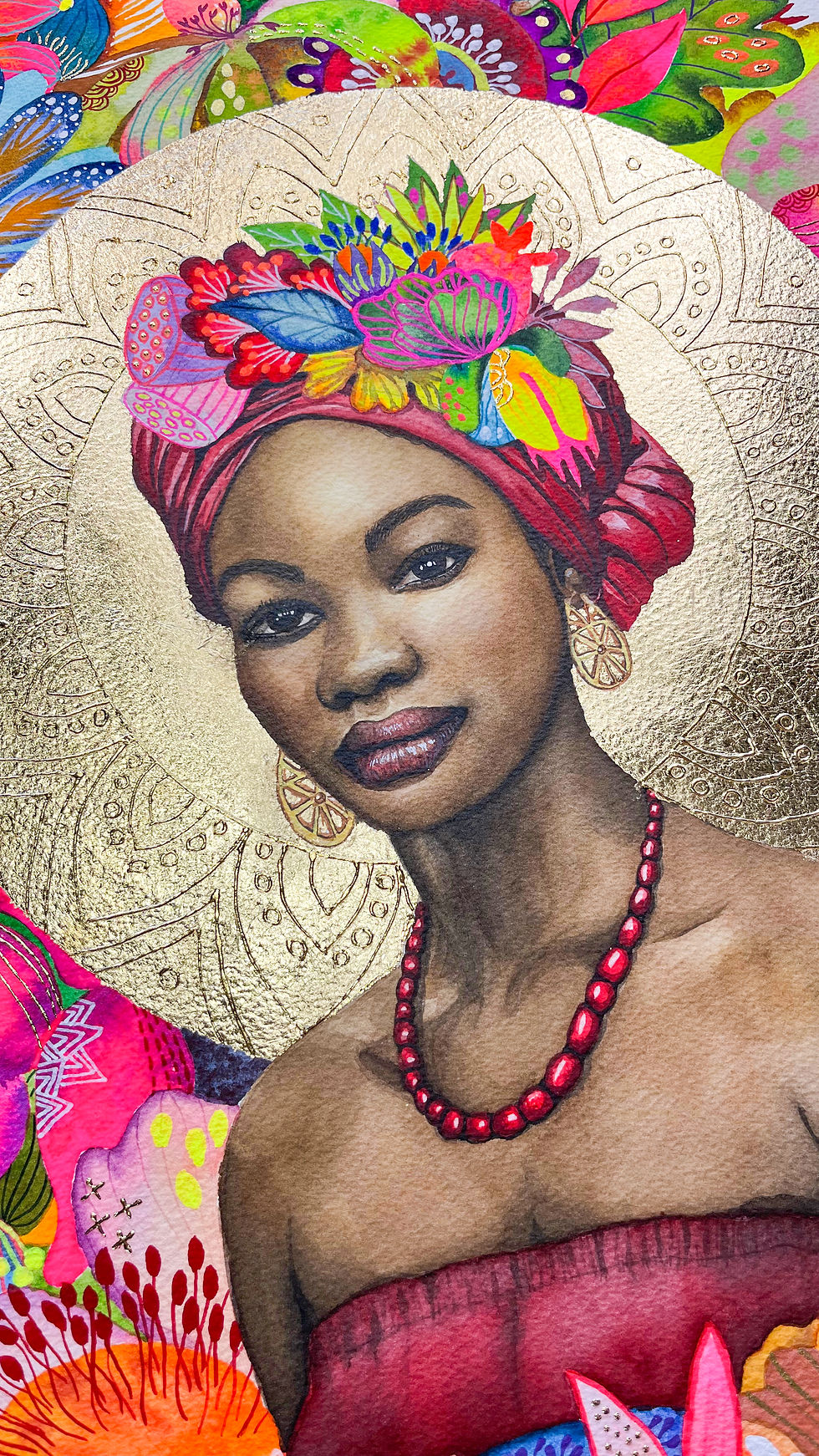Thumbnail: Aquarelle colorée et lumineuse de Caroline Venencie, représentant une icône africaine au centre d’un bouquet de fleurs exotiq