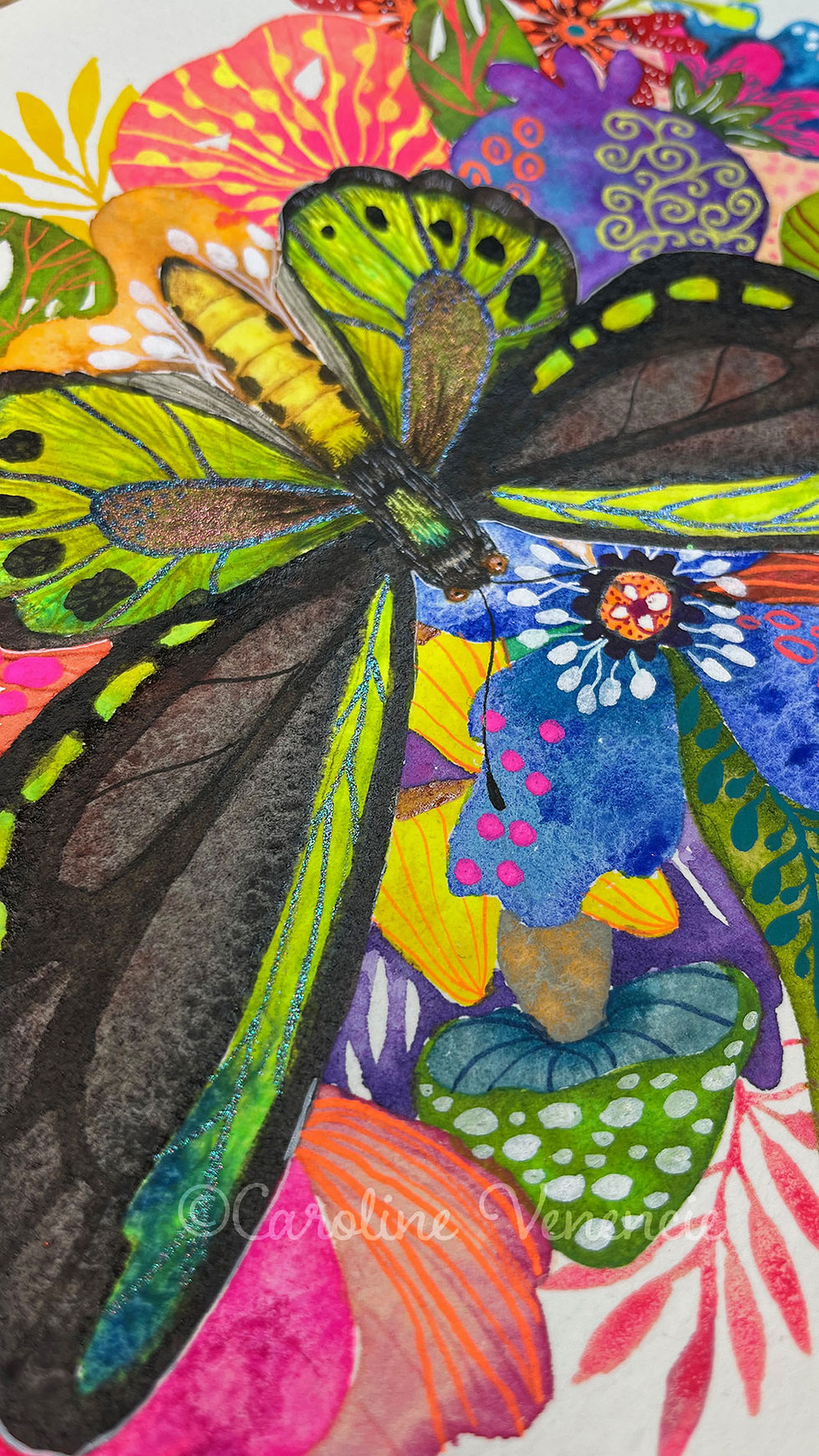 Thumbnail: Illustration poétique d’un papillon rare aux ailes d’oiseau, fleurs exotiques colorées, décoration raffinée.