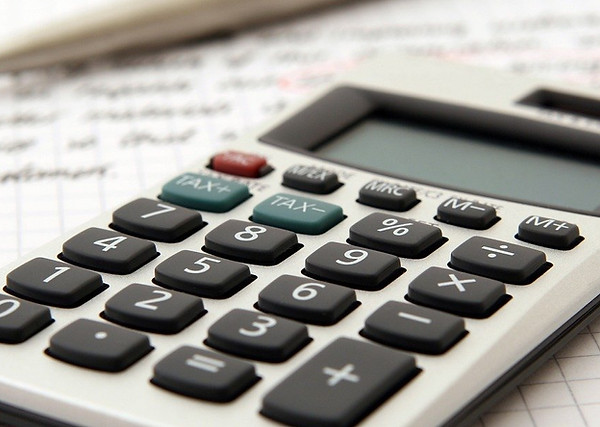 accountant-1238598_1280.jpg