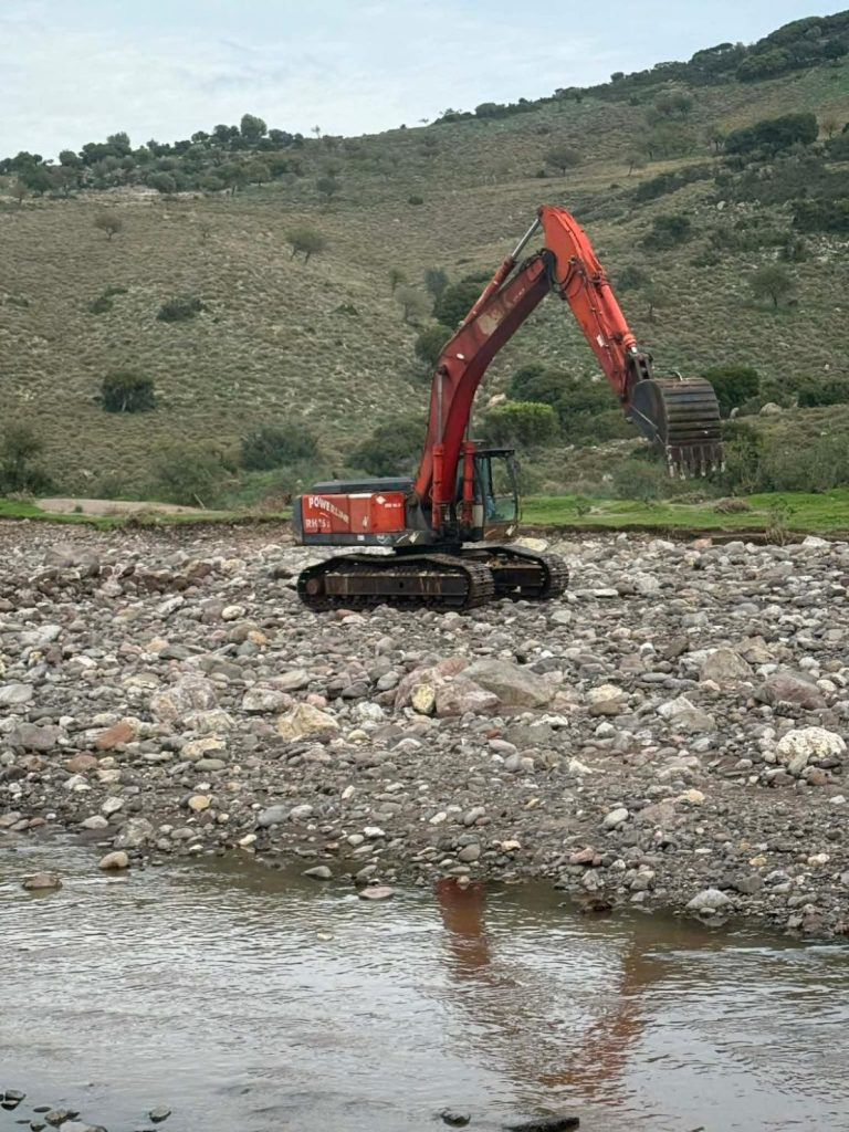 Περιφέρεια | Ξεκίνησαν από σήμερα εργασίες αποκατάστασης των αναχωμάτων στον ποταμό Τσικνιά (video)