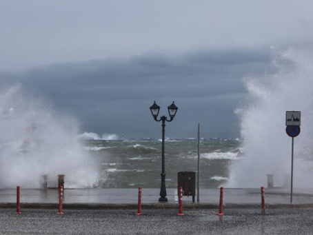 Ισχυροί άνεμοι και καταιγίδες τη Δευτέρα