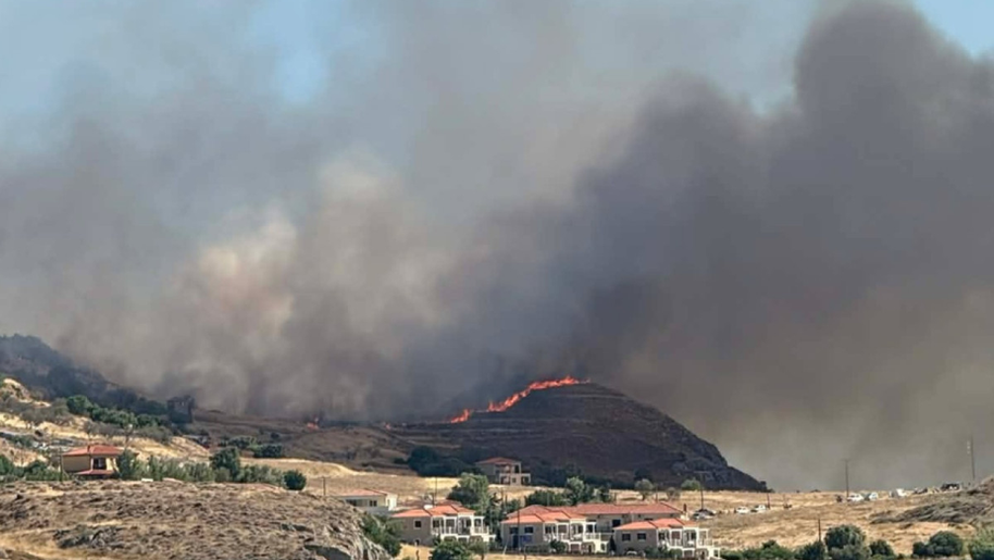 Ελεύθερος ο Αντιδήμαρχος Λήμνου για τη φωτιά στο Θάνος- Αρνείται τις κατηγορίες για την παράνομη χωματερή