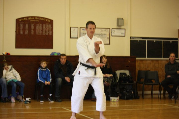 Alan Prior performing Kururunfa
