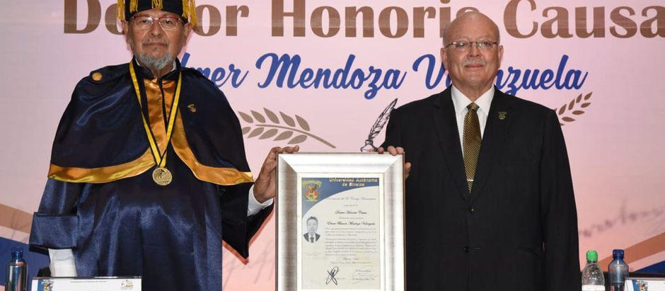 Otorga la UAS el Doctorado Honoris Causa al escritor Élmer Mendoza