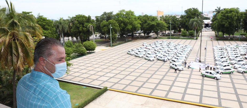 Quirino entrega 100 taxis más a transportistas