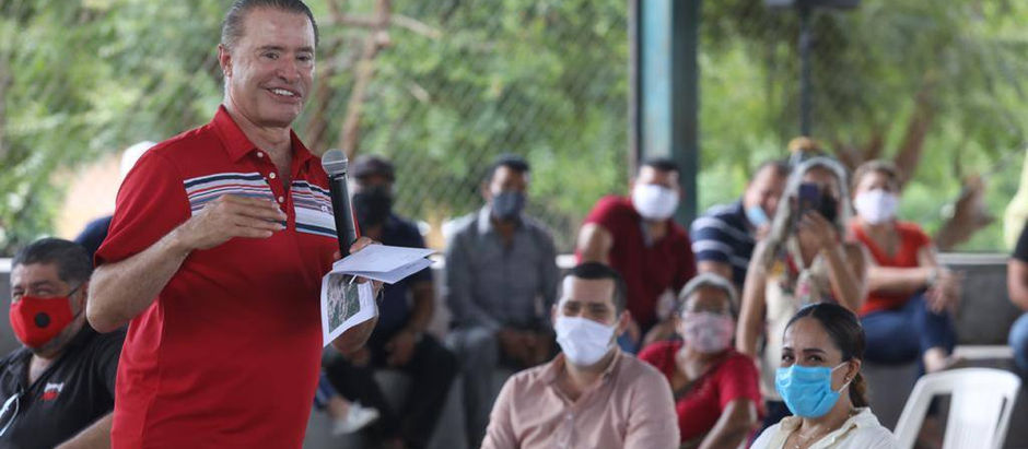 Quirino cumple su compromiso con El Pozole y Apoderado, Rosario